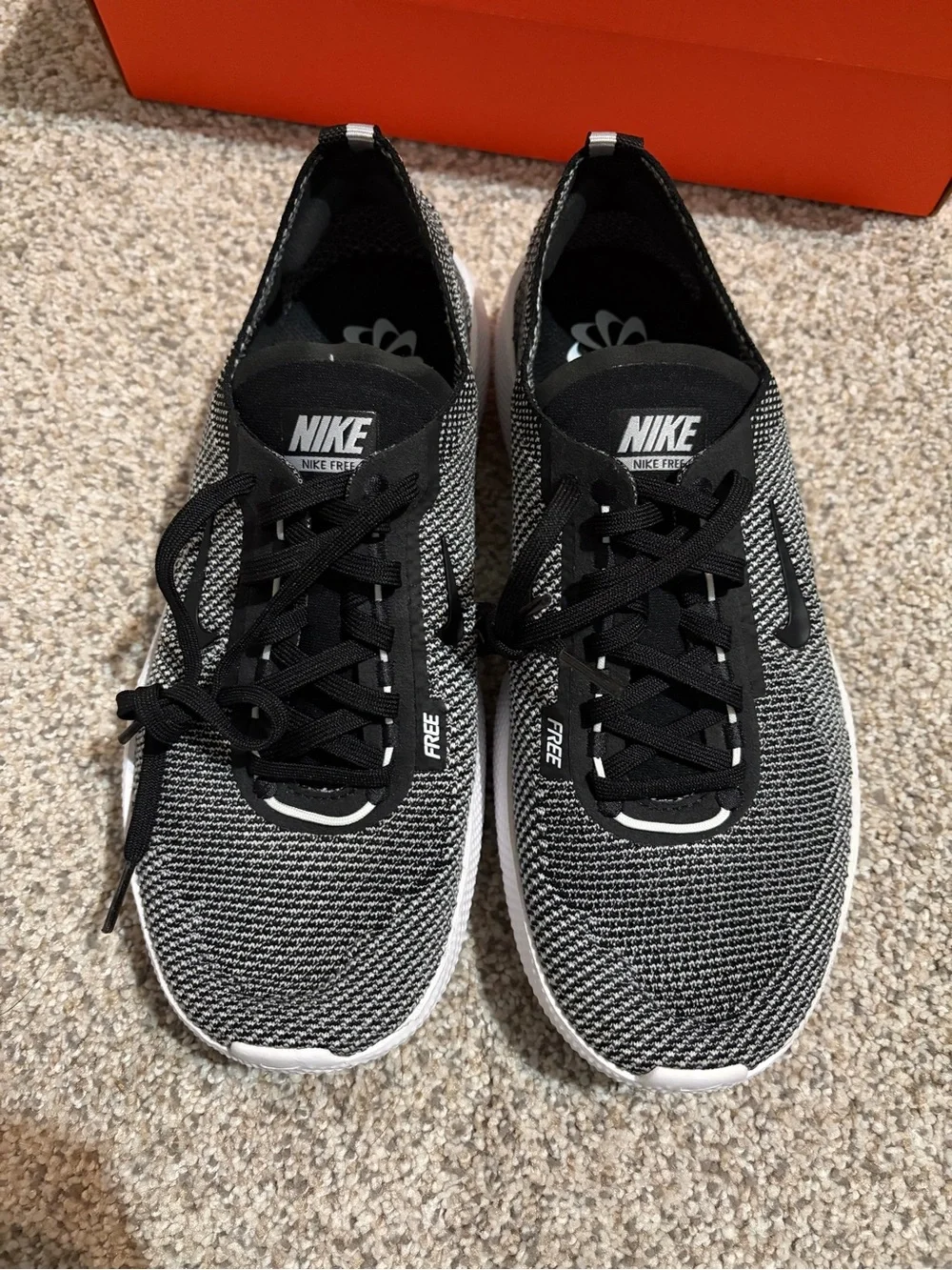 Nike Men's Black & White Knit Running Sneakers